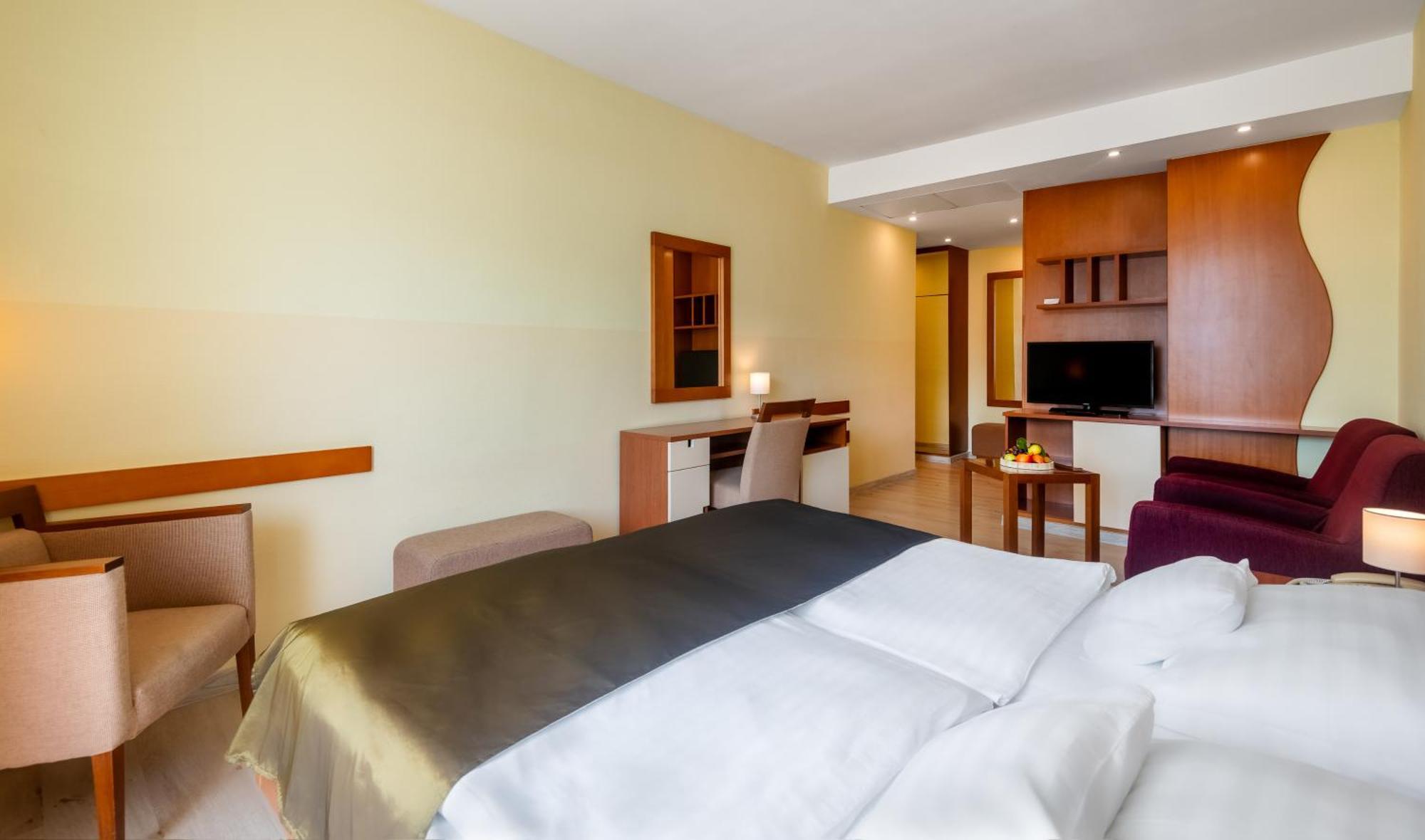 Hunguest Hotel Sun Resort Херцег-Нови Экстерьер фото